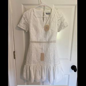 Beautiful white lace dress. Size 2. BRAND NEW!